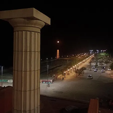 Con Vista Al Rio Parana, A Cuadras Del Monumento A La Bandera! Alojamientos Rosario! Exterior photo