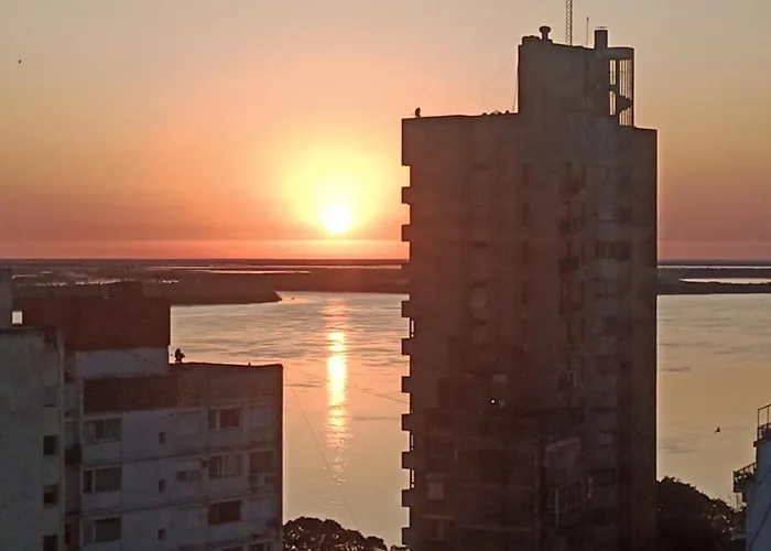 Con Vista Al Rio Parana, A Cuadras Del Monumento A La Bandera! Alojamientos Rosario!